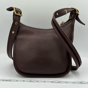 117• Cute Vintage Coach Crossbody 9950